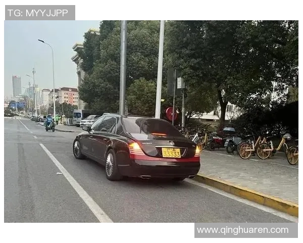 足球明星与迈巴赫豪车完美结合的精彩瞬间图片欣赏 足球明星与迈巴赫豪车完美结合的精彩瞬间图片欣赏